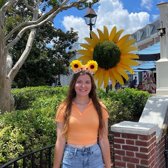 Meet your Posher, Samantha 💜 - Picture 2 of 3